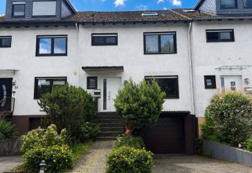 Großzügiges Reihenmittelhaus mit Garage in schöner Lage von Nidderau-Windecken
