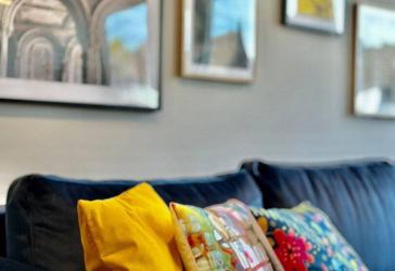 Möbliertes Penthouse Citylage Friedrichstadt, Parkett, 2 Schlafzimmer mit Klimaanlage