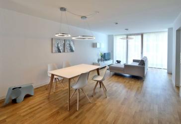 Elegant. Urban. Zeitlos. - Exklusive 2-Zimmer-Wohnung mit großer, sonniger Loggia