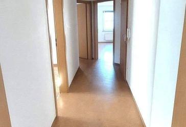 Helle 3-Zimmer Wohnung 92 m² mit Balkon, saniert im 2. OG Fußgängerzone in Weiden zu vermieten