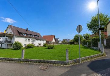 Voll vermietetes 4-Familienhaus auf ca. 1.296 qm Grundstück mit möglichem Entwicklungspotenzial!