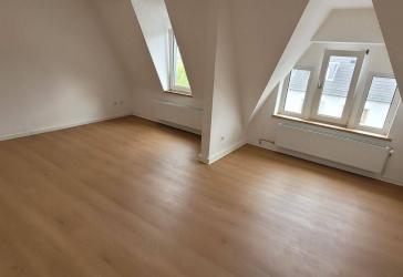 130 qm DG-Wohnung, 4 Zimmer, frisch renoviert.