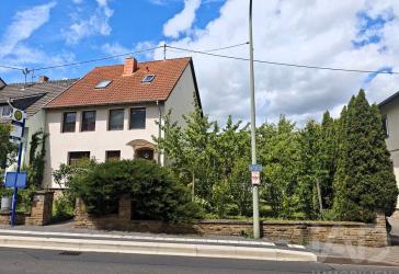 Mehrfamilienhaus mit drei Wohneinheiten und zusätzlichem Baugrundstück - seltene Gelegenheit in Bad Münster