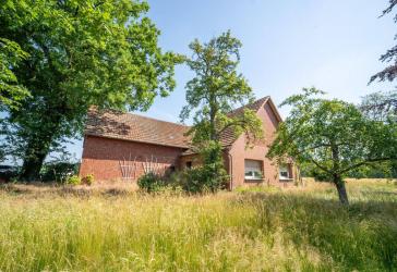 Landhof mit Scheune und Garten - 5.560 m² mit eigenem Ackerland
