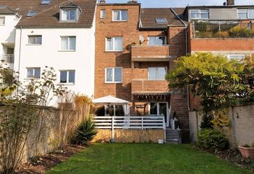 NEUSS-FURTH: 4 FAMILIENHAUS IN ZENTRALER LAGE MIT MÖGLICHER EIGENTÜMERWOHNUNG
