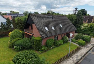 Großzügiges Ein-/Zweifamilienhaus mit Einliegerwohnung, Kamin & Dachterrasse in Huntlosen