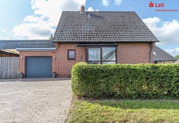Teilsaniertes Einfamilienhaus in ruhiger Siedlungslage