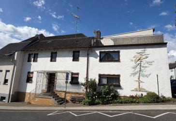 Haus mit Geschichte - Juwel im Ortskern mit großer, sonniger Dachterrasse