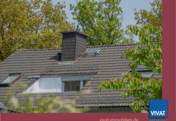 Süße 2,5-Zimmer-DG-Wohnung mit EBK, Loggia & Carport-Stellplatz. Bezugs- und käuferprovisionsfrei!