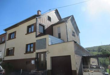 Solides Mehrfamilienhaus mit tollem Grundstück in guter Lage von Wiebelskirchen