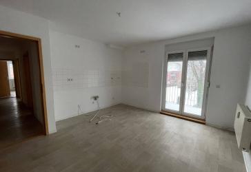 SANIERTE - 4 Raum WE mit Balkon und PKW-Stellplätzen