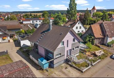 Großzügiges, modernes Wohnen in Altensteig-Spielberg - 5 Zimmer, kleiner Garten & ruhige Lage