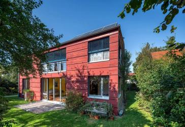 2-Familien-Haus in ökologischer Holzbauweise in ruhiger Lage von Neu-Gilching