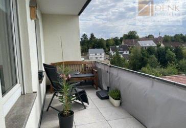 Hübsche 4 ZW. im 3. OG. mit großem Balkon in ruhiger Lage.