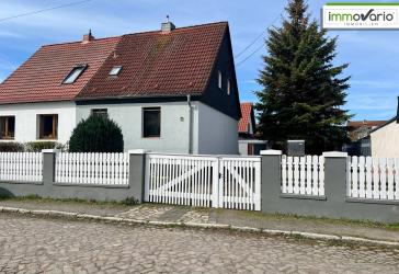 Gepflegte Doppelhaushälfte mit Einbauküche und großem Garten in Ottersleben.