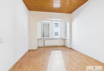 Lichtdurchflutete 4 ZKB Wohnung mit Loggia in gepflegtem Dreifamilienhaus in Saarbrücken-Malstatt