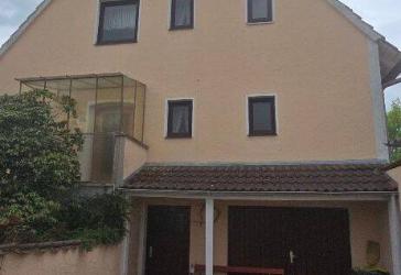 Ein Haus aus dem Dornröschenschlaf wecken - Handwerker gefragt