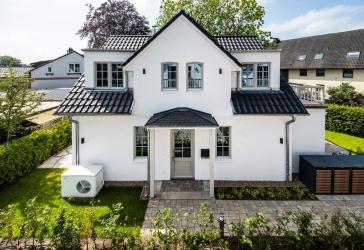 Vermietetes Einfamilienhaus in Halstenbek — Baujahr 2023, A+, Holzbauweise