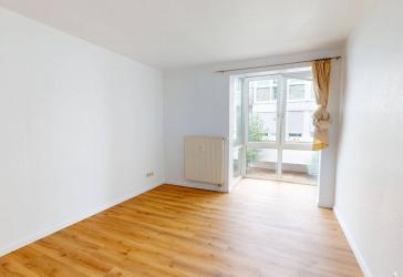 Lichtdurchflutetes Wohnglück: 2-Zimmer-Wohnung mit vollverglastem Erker & Tageslichtbad