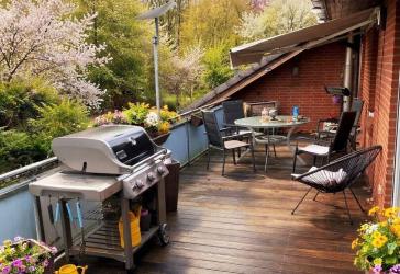 'Außergewöhnlich wohnen - mit großem Garten, Pool und viel Raum für eigene Ideen.'