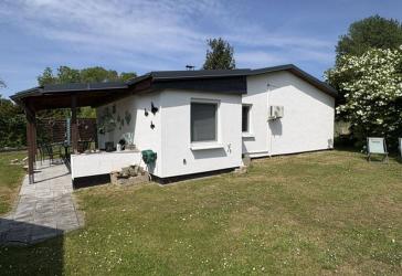 Charmant leben am Meer: Gemütlicher Bungalow mit großem Potenzial & Nebengebäude in Glowe auf Rügen