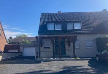 Großzügige Liegenschaft im Herzen von Korschenbroich-Herrenshoff, Garage, Stellplätze, Terrasse u. Garten !