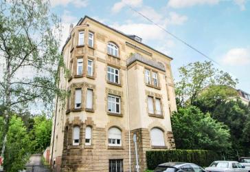 Altbau trifft Wohnkomfort: Maisonette mit Aufzug, TG-Stellplatz in zentraler Lage von Stuttgart