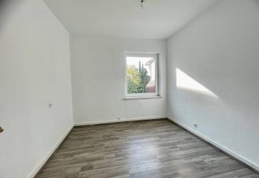 Charmante Altbauwohnung mit Balkon und Blick ins Grüne – ein Zuhause mit Charakter