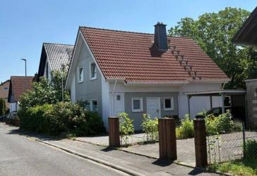 Attraktives Einfamilienhaus mit großem Grundstück in Hofheim‑Wallau