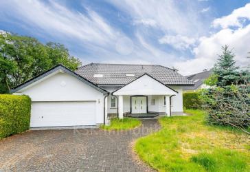 Modernes Familienglück in gefragter Lage von Windeck-Obernau mit Doppelgarage und großen Grundstück.