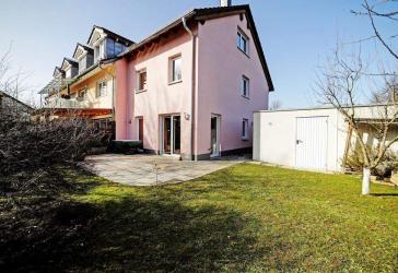 Charmante Doppelhaushälfte mit schönem Garten in Ebersberg