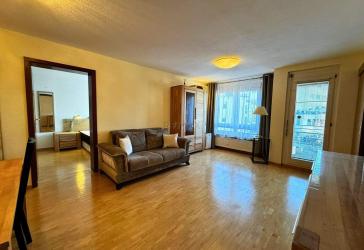Möblierte Zwei Zimmer Wohnung mit Balkon und Stellplatz