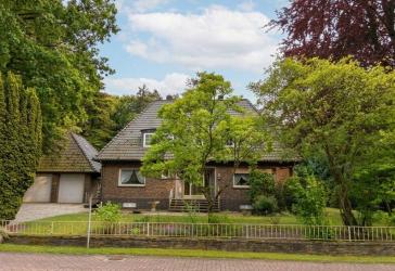 Hemsloh: Charmantes Einfamilienhaus im Stil der 60er Jahre