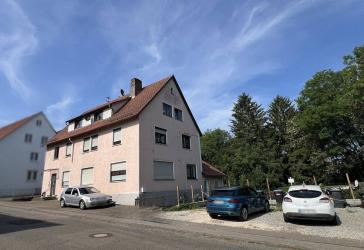 IDEAL FÜR HEIMWERKER: 4-ZIMMER-DACHGESCHOSSWOHNUNG MIT GROSSEM POTENZIAL IN TÜNGENTAL