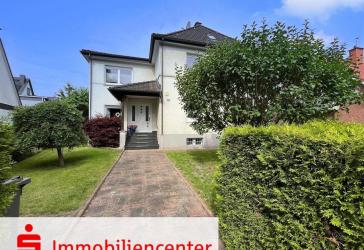Freistehendes Einfamilienhaus mit viel Raum und großzügiger Doppelgarage