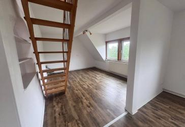 Außergewöhnliche 3-Zimmer-Maisonette mit Dachterrasse und ausgebautem Spitzboden