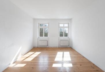 2-Zimmer-Altbau mit Tageslichtbad und viel Gestaltungsspielraum