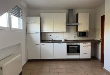 Konz, helle 3-Zimmer-Dachgeschosswohnung mit Einbauküche, Balkon und Stellplatz