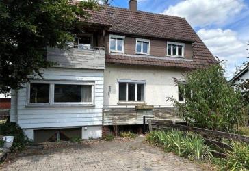 Sanierungsbedürftiges Einfamilienhaus mit großem Potenzial