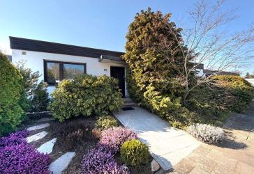 Bungalow mit Garten und Garage in beliebter Lage