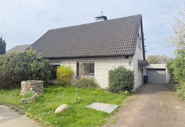 ***RESERVIERT***Freistehendes Ein- bis Zweifamilienhaus mit Garage und Carport