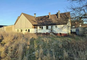 Ehemaliger Bauernhof mit Wiese, Scheune & Stall