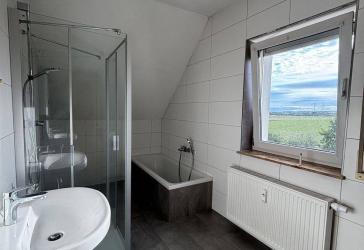 Dachgeschoss-Apartment in Lemnitz mit Einbauküche