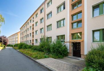 Helle 4-Raum-Wohnung mit Balkon zu vermieten