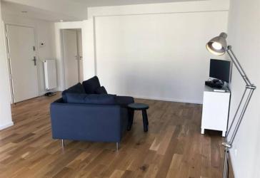 Stilvolle, modernisierte 2-Zimmer-Wohnung mit Balkon und Einbauküche in Schönefeld