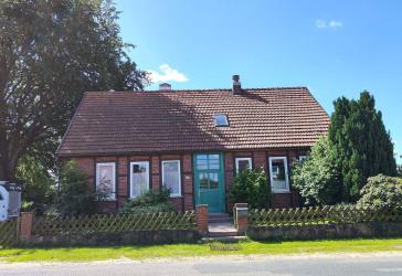 Bauernhaus 2WE mit Stallgebäuden u.a. Offenställe, 2,2 ha arrondierte Weidefläche