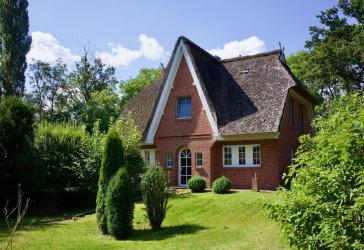 provisionsfrei: Reetdachhaus auf Traumgrundstück mit Meernähe & Ferienhaus-Potenzial - Südrügen