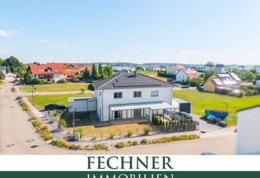 Ein gesamtes Doppelhaus - KfW-Effizienzhaus 40+ mit Photovoltaik, E3DC Hauskraftwerk - drei Garagen!
