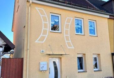Moderne Wohnträume mit Anbau, Solarenergie und Pool
