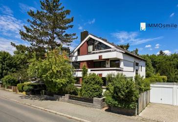 Wohnen am Valznerweiher: Sanierungsbedürftige 4-Zimmer-Wohnung mit sonnigem Südwestbalkon